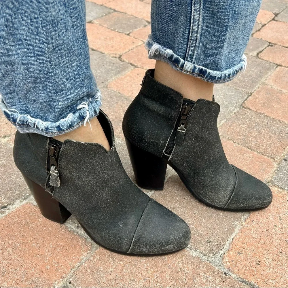 Rag & Bone Margot Black Crackled Leather Block Heel Ankle Boots Size 40 / 10